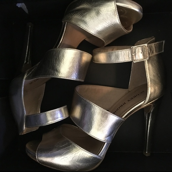 Gold Adrienne Brooke - Picture 4 of 5